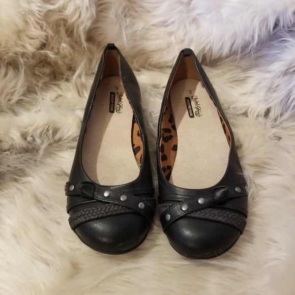 black flats size 3